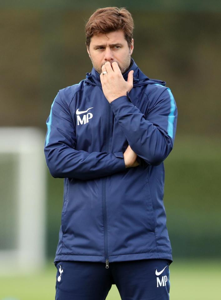  Mauricio Pochettino watches over his side