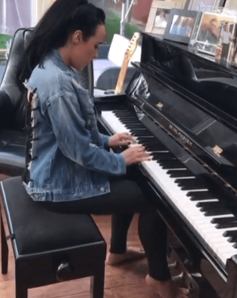  Stephanie Davis sits at a piano as she shares a song about heartbreak