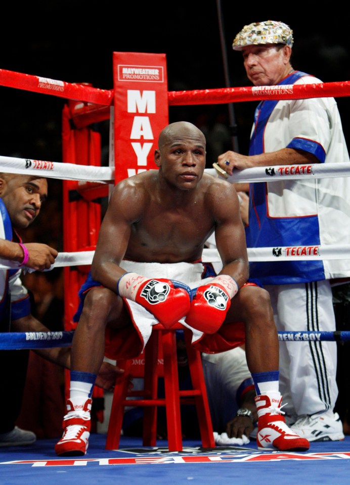 Floyd Mayweather joked that Amir Khan should stick to TV and forget fighting him