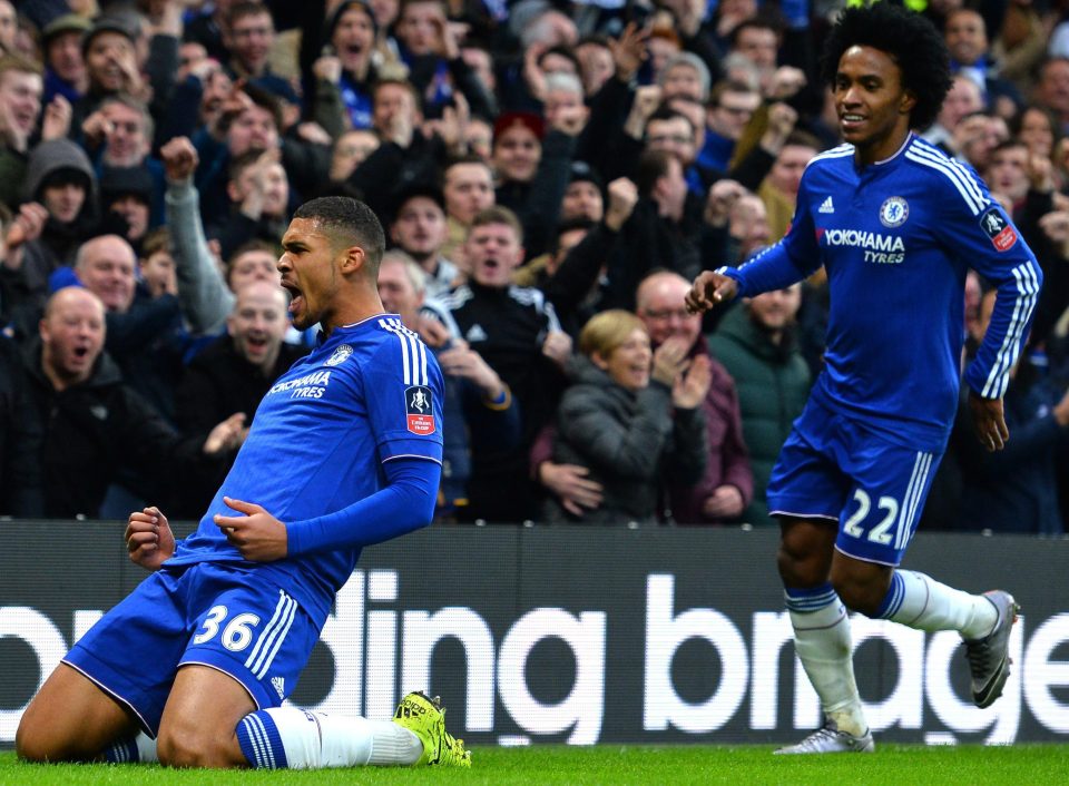  Loftus-Cheek celebrates a Chelsea goal with Willian