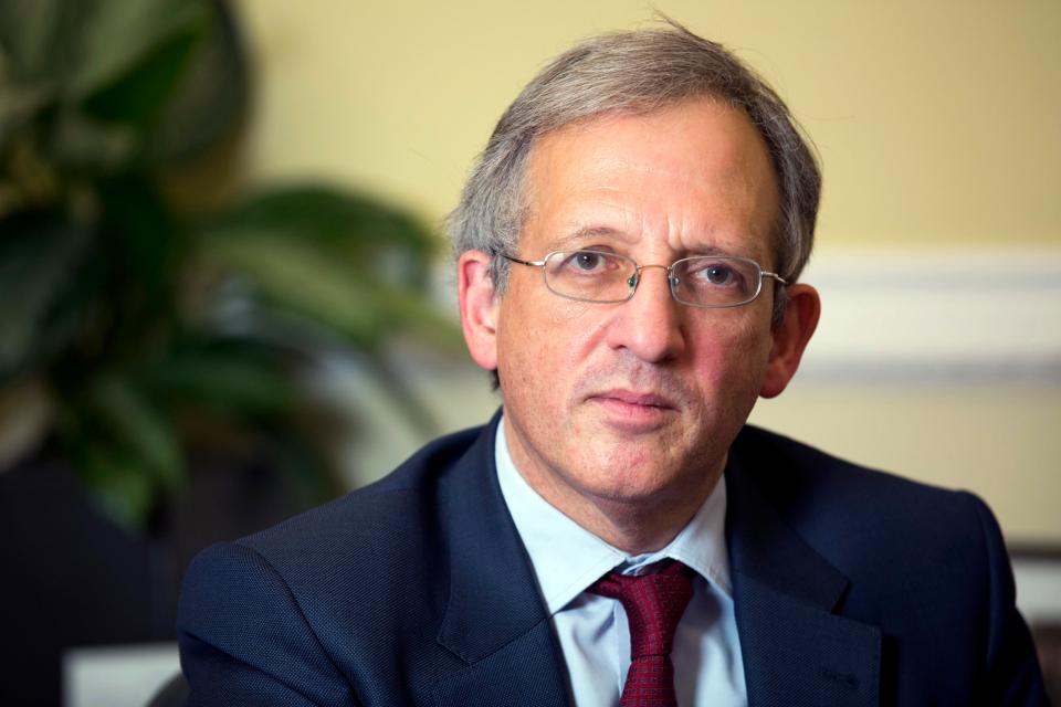  Bank of England official Sir Jon Cunliffe called on savers to use price comparison website to get the best deals