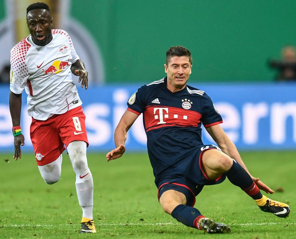  Keita tussles with Bayern Munich striker Robert Lewandowski