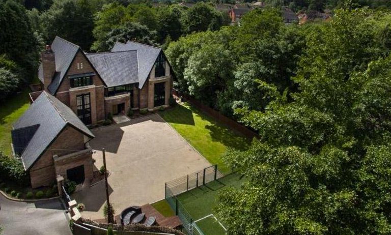  Stephen Ireland's mansion is situated in stunning Cheshire countryside, in an area that is exclusively for footballers