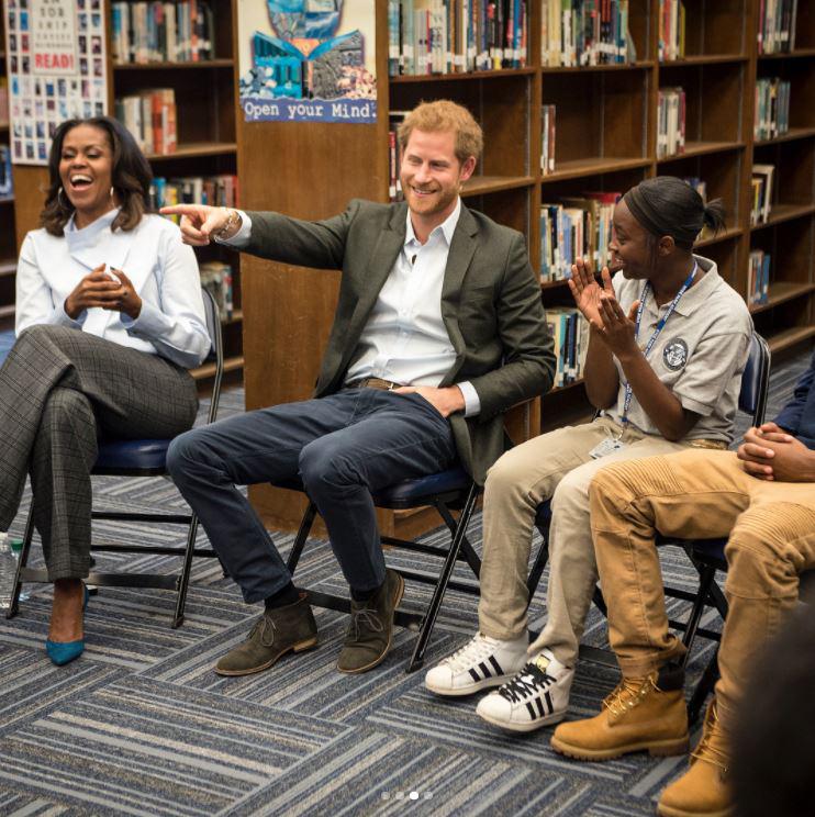  Prince Harry and Michelle Obama speak with students at Hyde Park Academy in Chicago on Tuesday