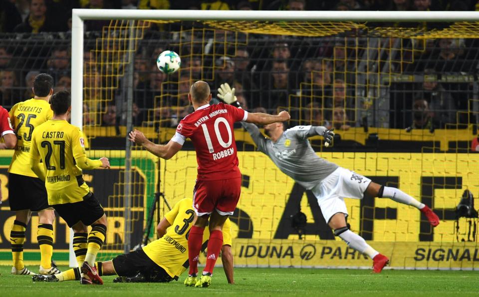  Arjen Robben scores the opener at the Signal Iduna Park