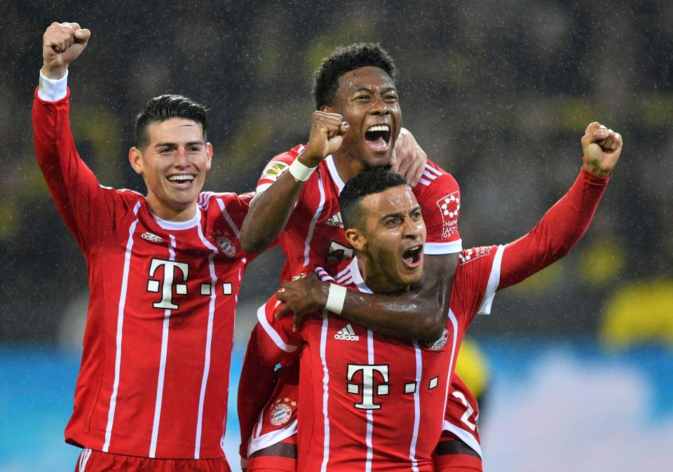  The Bayern squad celebrate the third goal