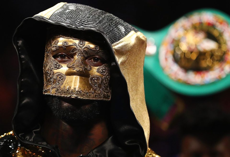  Deontay Wilder came into the ring wearing a mask