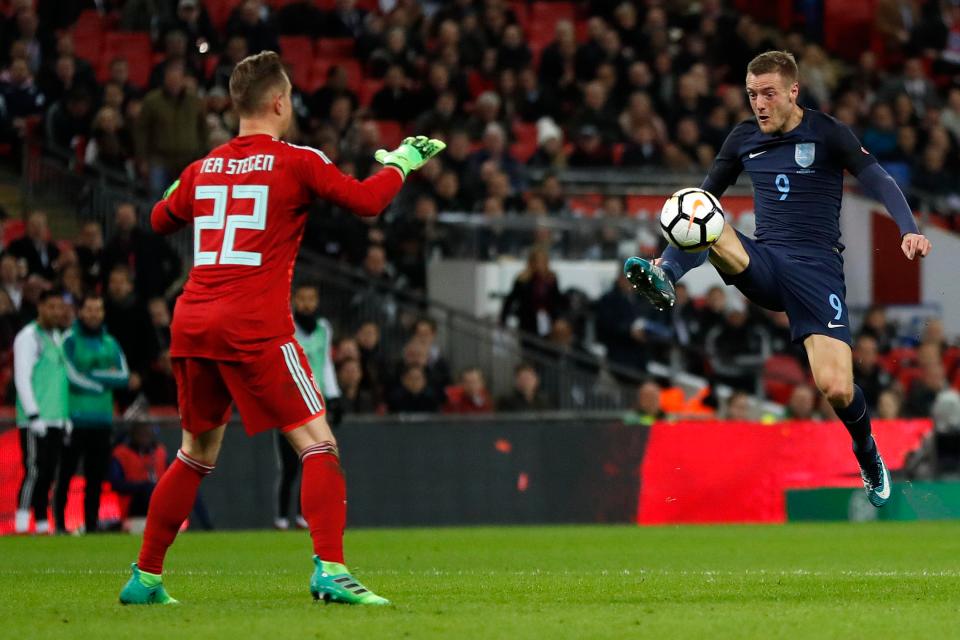  Jamie Vardy spurned a huge chance for England in the opening period