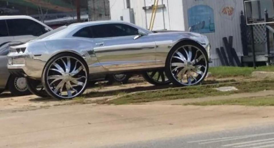  The bigger the wheel, the more embarrassing the car mod