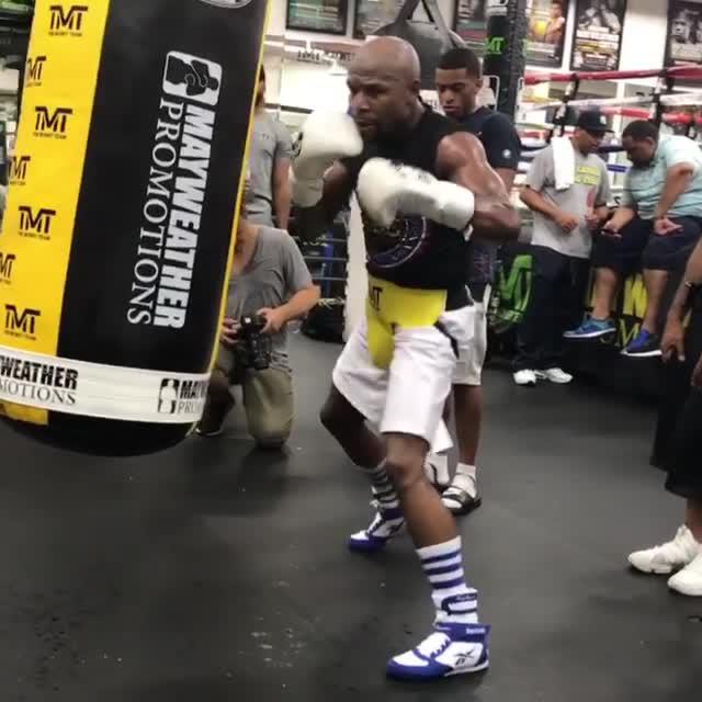 Floyd Mayweather was filmed in a boxing training session - is he on his way back?