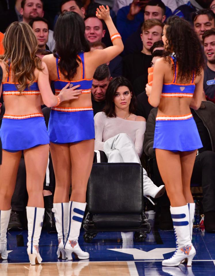  Get out of the way! Kendall looked sour-faced when these girls blocked her view