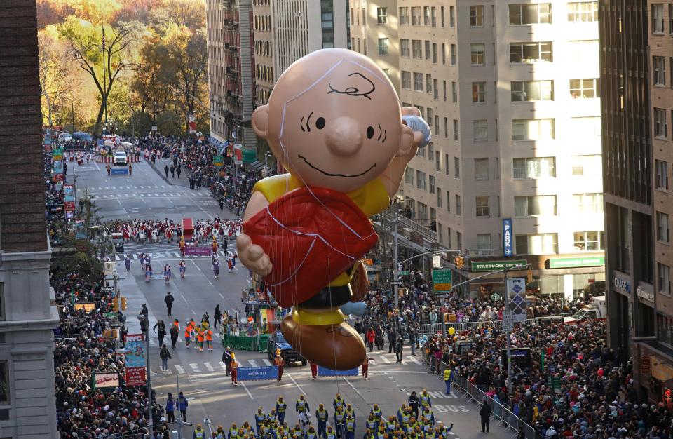  The Charlie Brown balloon was only a few metres behind as it made its way down 6th Avenue