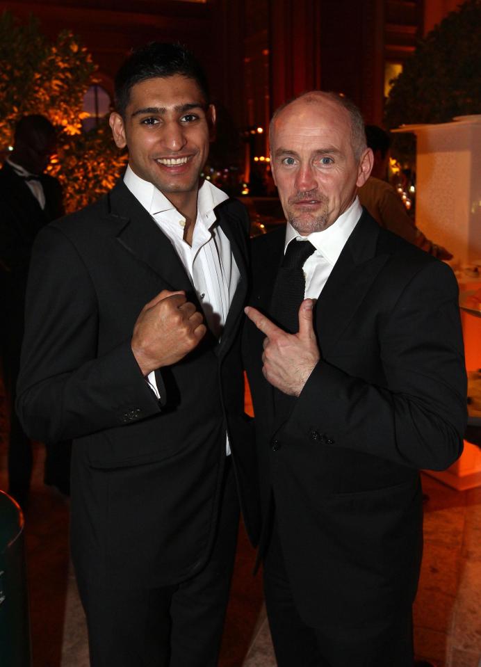  Barry McGuigan says Amir Khan embarrassed himself