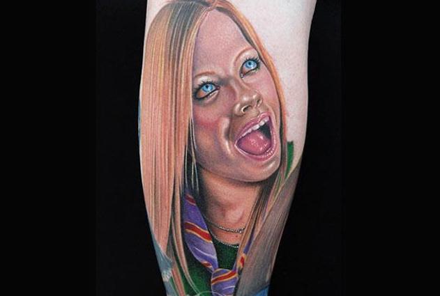  It's almost impossible to see the likeness between this tatt and Avril Lavigne