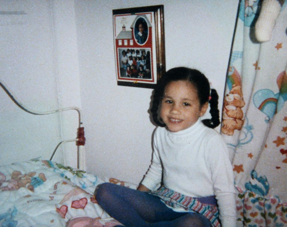  Meghan in her childhood bedroom at her mother Doria's Los Angeles home