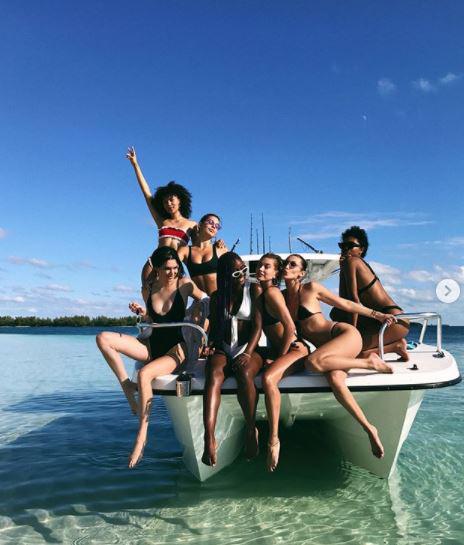  Bella, Kendall and Hailey celebrated in style with their friends