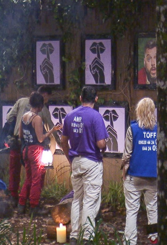 Amir Khan and Georgia Toffolo chose at random an immunity box which contained Iain’s face