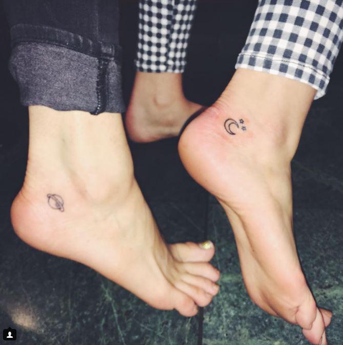  Bella and her sister both got tattoos on their ankles