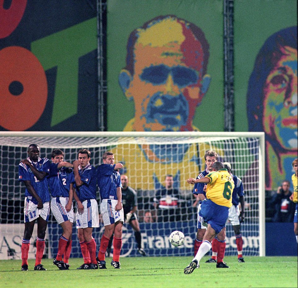  Roberto Carlos scores stunning free kick for Brazil at Le Tournoi