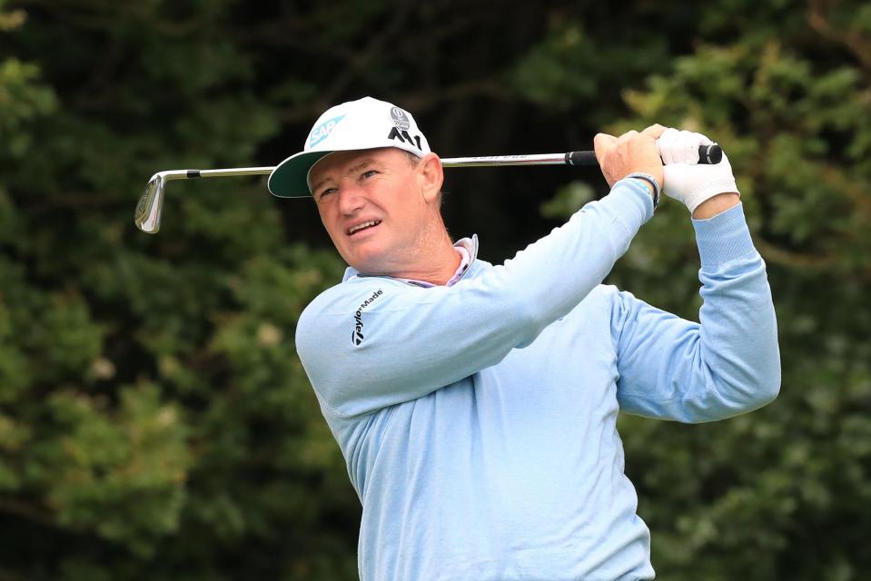  Joe Lewis and Ernie Els often have dinner together