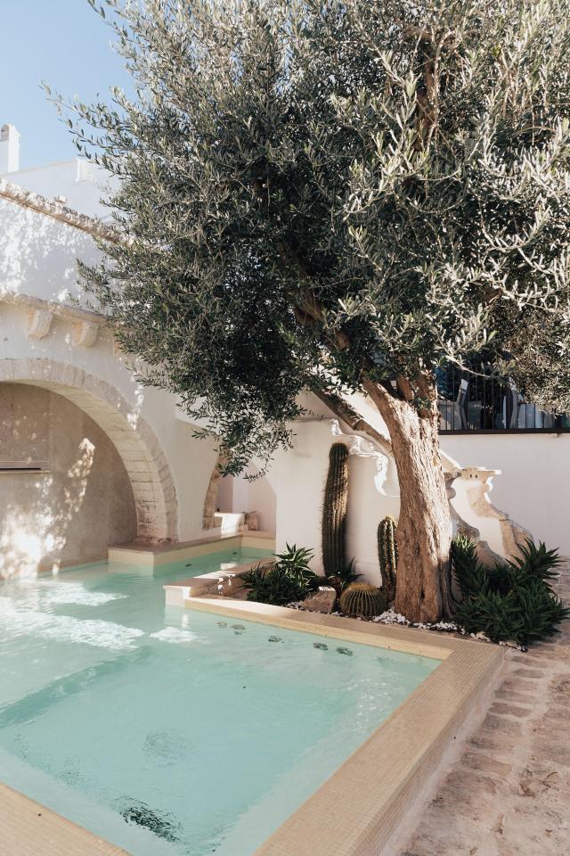  Relax on holiday in Puglia with a dip in the pool