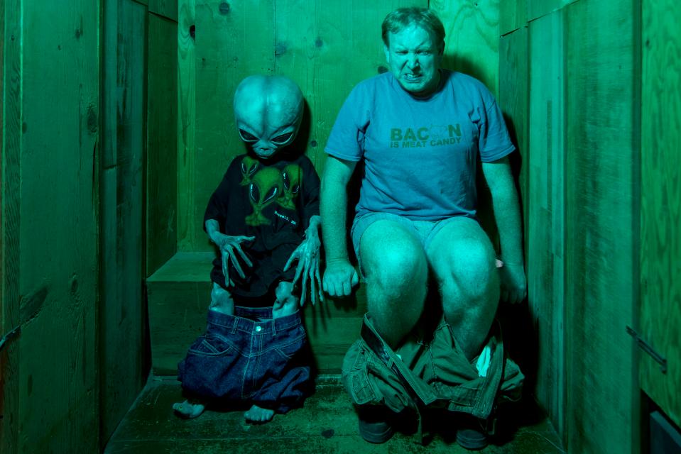  In one hilarious snap, the 42-year-old poses next to one of the aliens on a toilet