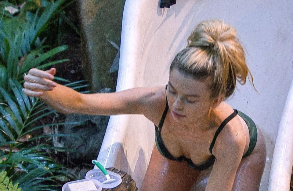  Toff was shaving her underarms in the jungle bath tub