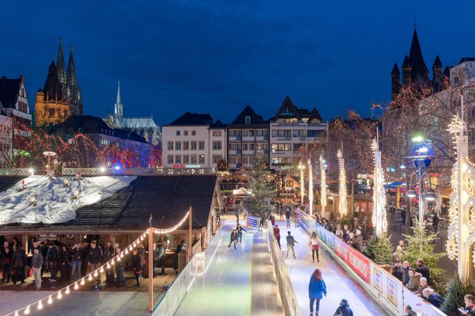  There's an ice rink at the market by the Heimat der Heinzel on Heumarkt