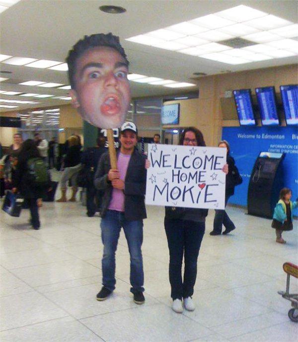  Hopefully this welcome didn't give "Mokie" a big head