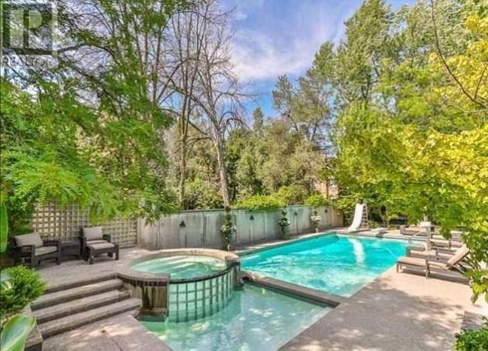  An estate agent's brochure for the house showed a luxurious outdoor pool