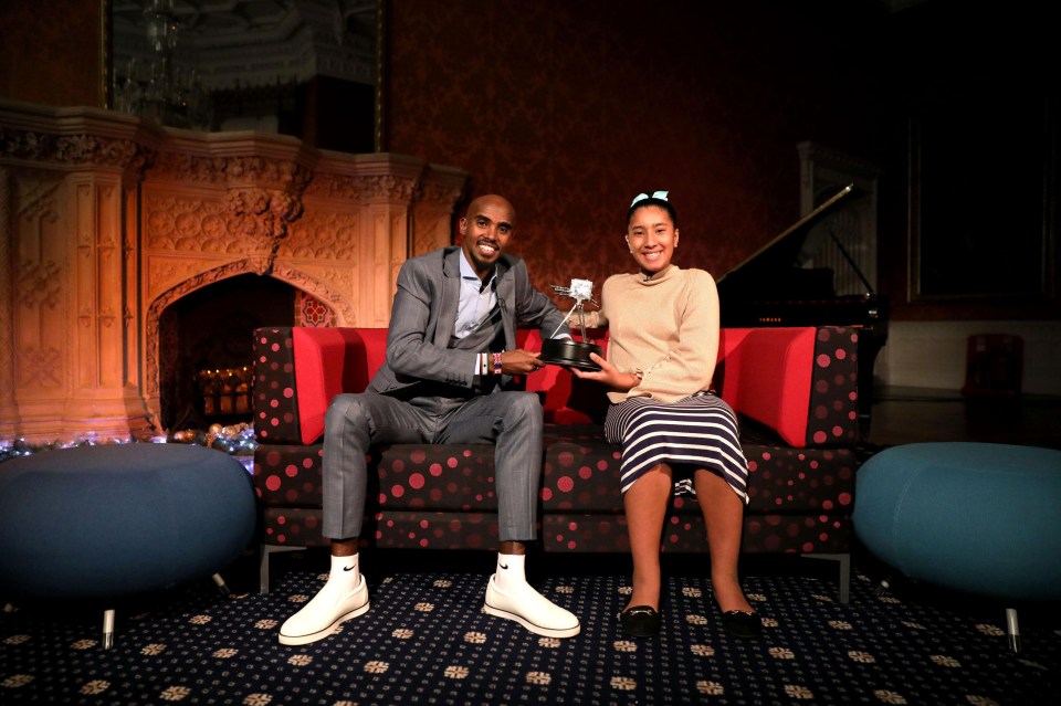 Mo Farah proudly poses with the award with stepdaughter Rhianna