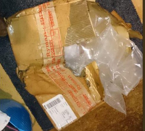  Hordes of online shoppers have been fuming after their Christmas packages have gone missing, been broken or left in the snow by delivery drivers