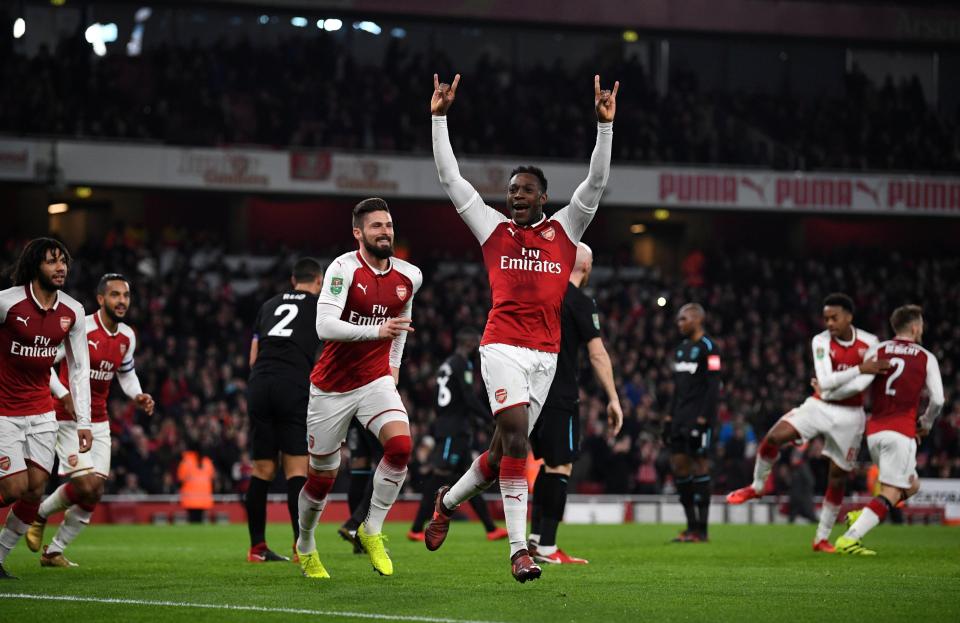  Danny Welbeck bundled in the winner to see Arsenal progress in the Carabao Cup