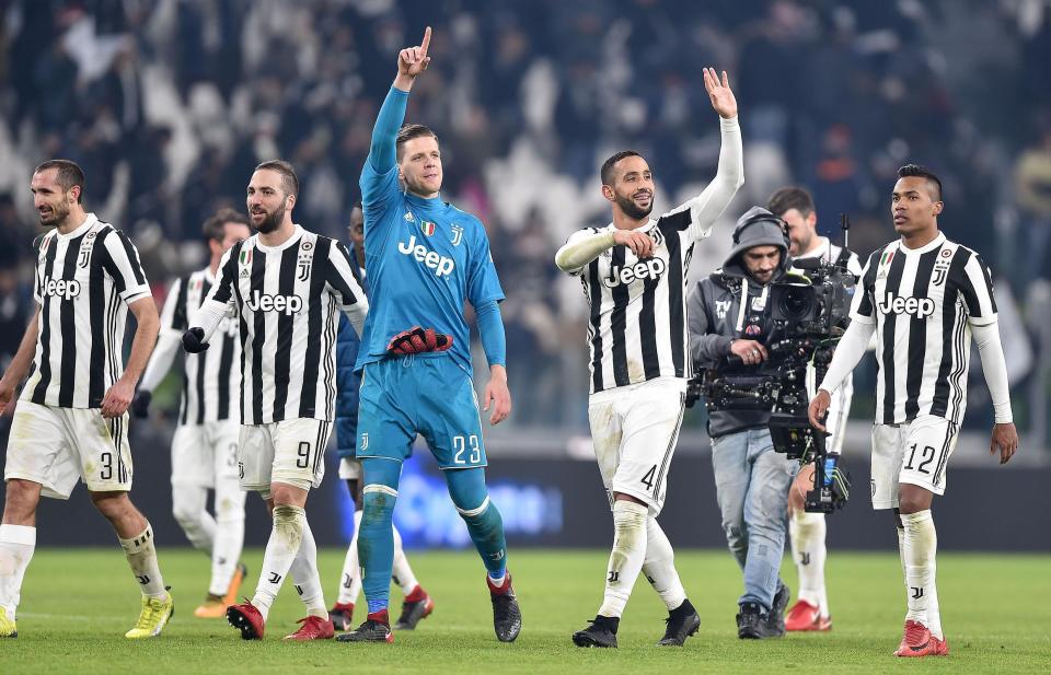  Juventus celebrate after winning to keep pace with leaders Napoli