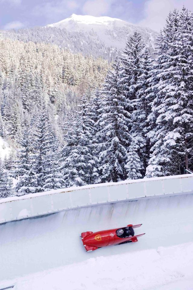  Reach speeds of up to 50mph during a bobsleigh decent 