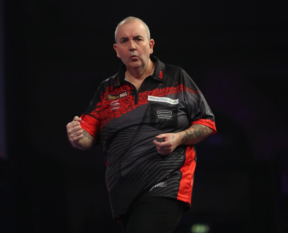  Phil Taylor is keeping his world championship dream alive