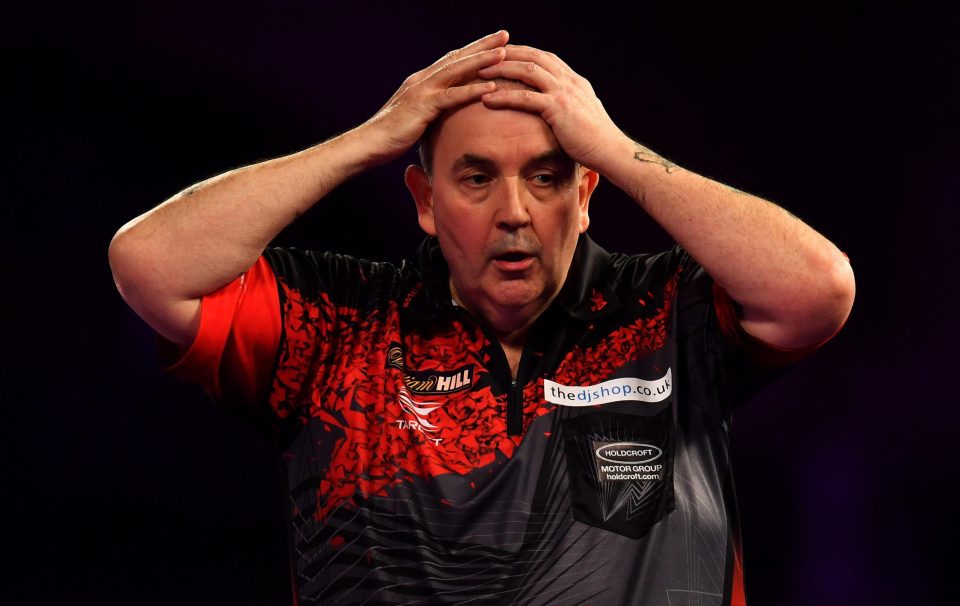  Phil Taylor saw off a late fightback from Gary Anderson