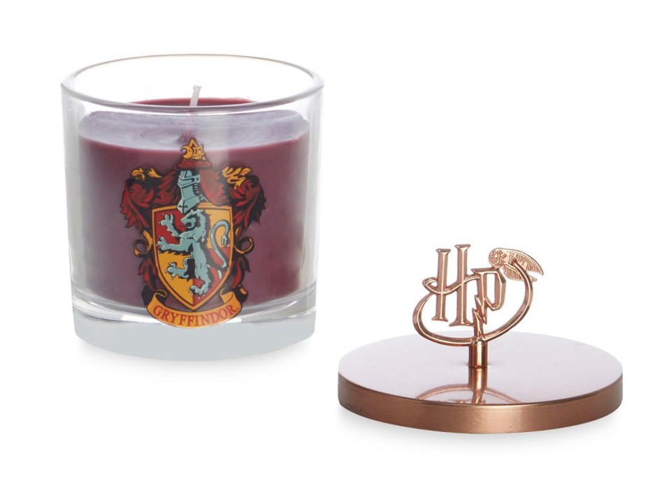 Gryffindor’s candle comes in a themed red colour