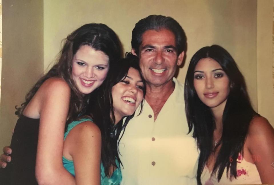  Khloe (L) with Kourtney, dad Robert and Kim