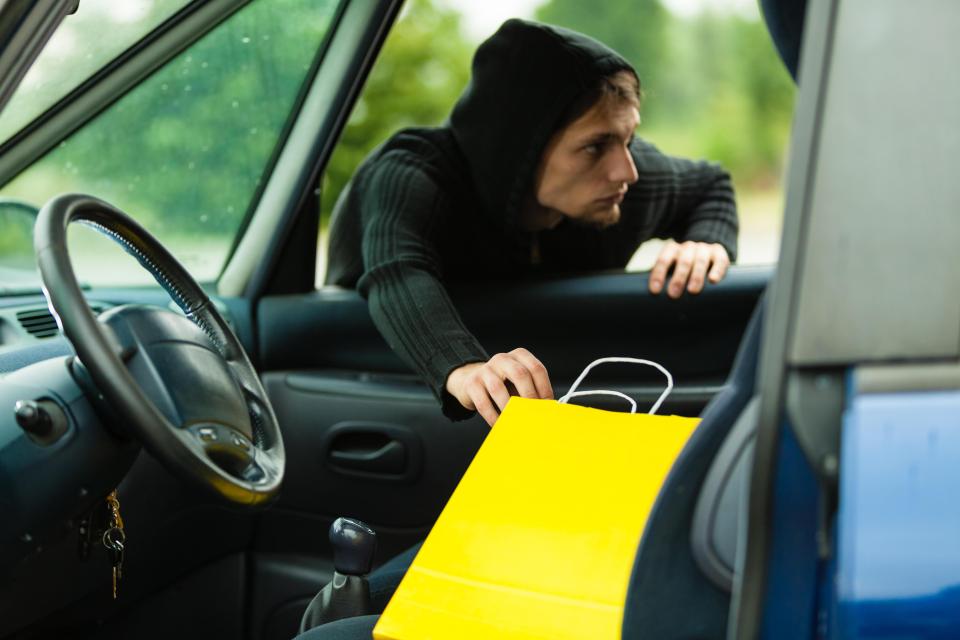  A large number of thefts from cars are the work of opportunistic thieves