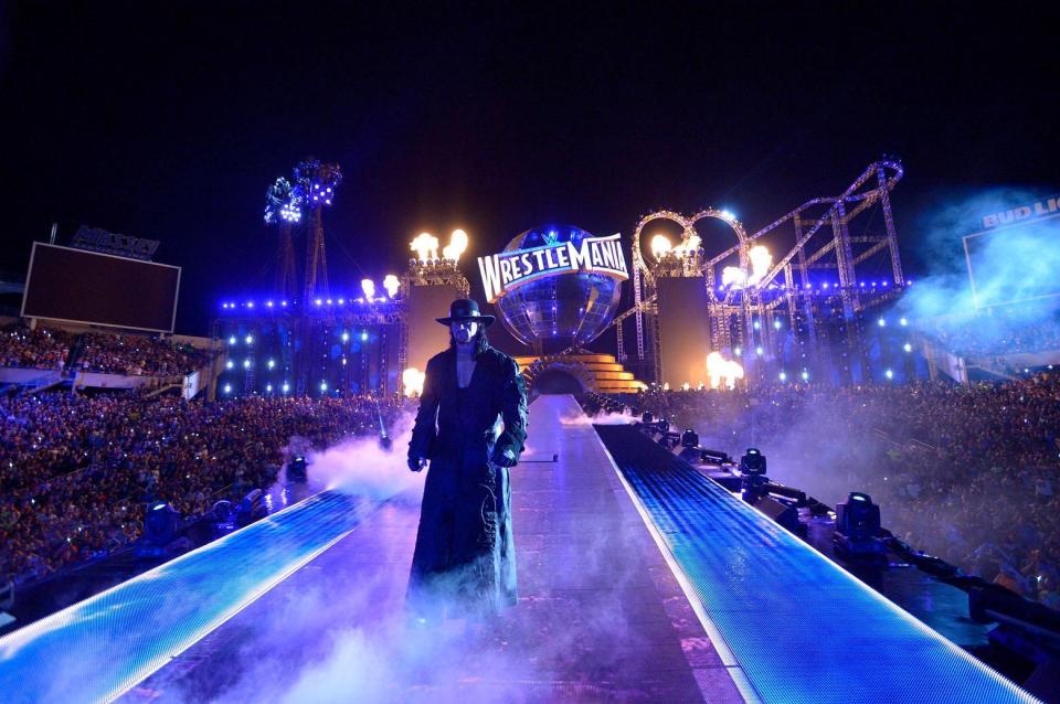 The Undertaker made a return to WWE last night at SmackDown