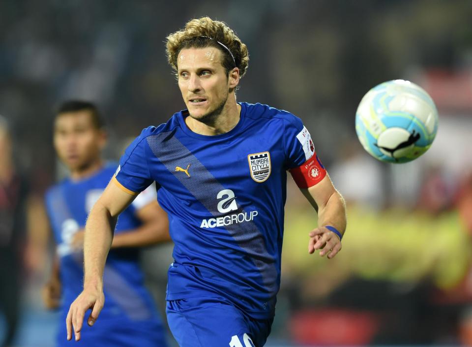 Diego Forlan in action for last club he played for, Mumbai City in India