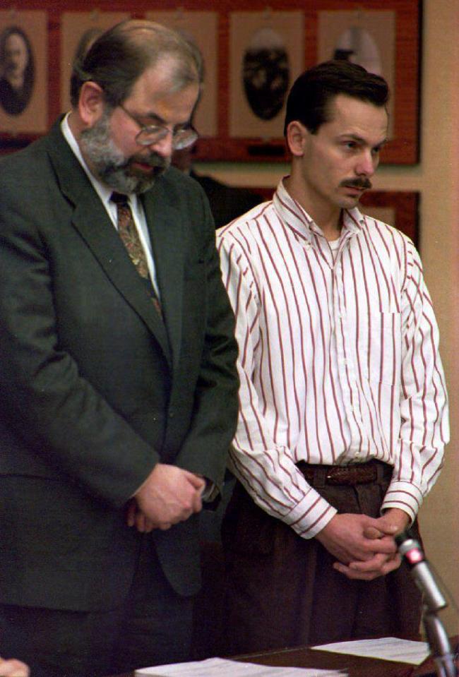  Harding's former husband Jeff Gillooly, right, attends his arraignment hearing January 19, 1994, flanked by attorney Ronald H. Hoevet