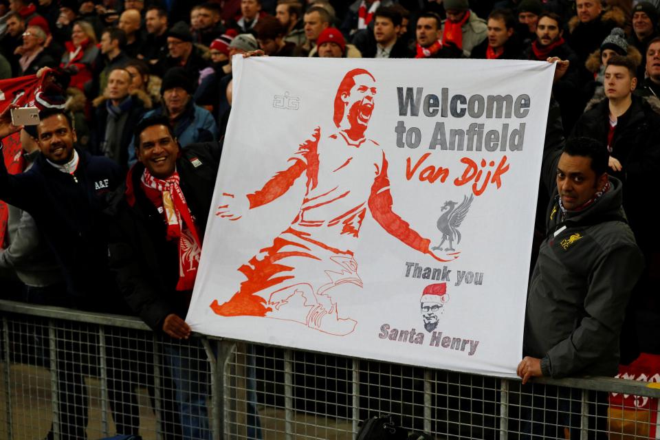  Liverpool fans welcome world record defedner to Anfield