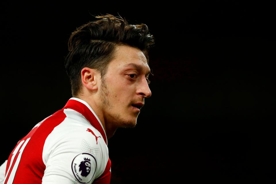 Arsene Wenger ought to fight until the bitter end to keep hold of Mesut Ozil