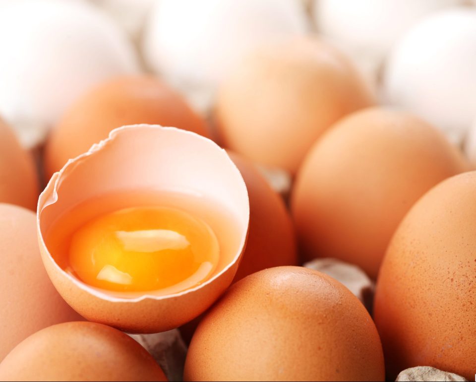  One medium-sized egg has around 143kcal, similar to chicken which has 157kcal for a 100g breast