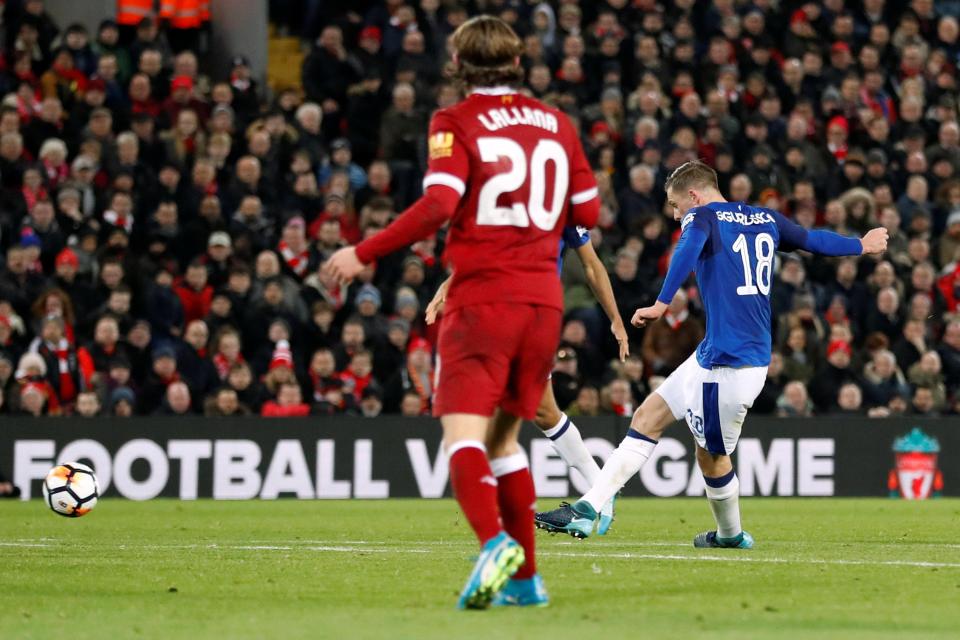 Gylfi Sigurdsson finished off a fine move after being teed-up by Everton team-mate Phil Jagielka