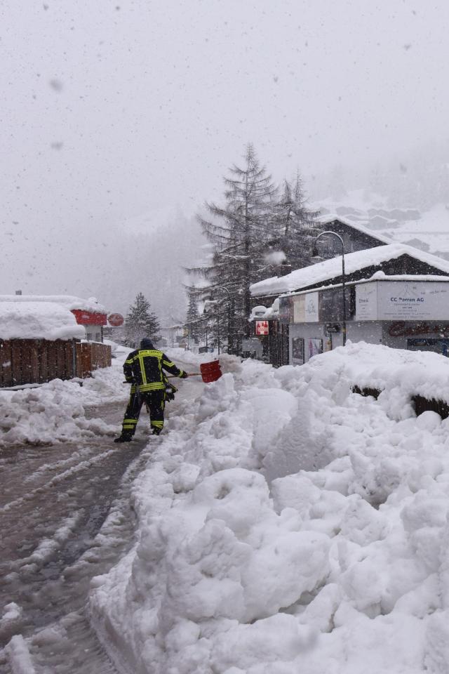  The snow has made some roads impassable