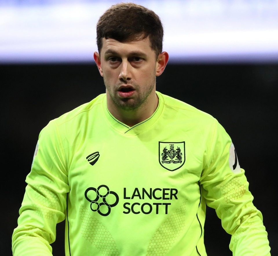 Bristol City stopper Frank Fielding says he has learnt from his Derby counterpart Scott Carson