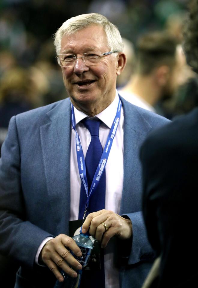 Ryan Giggs says he has sought advice from Manchester United legend Sir Alex Ferguson